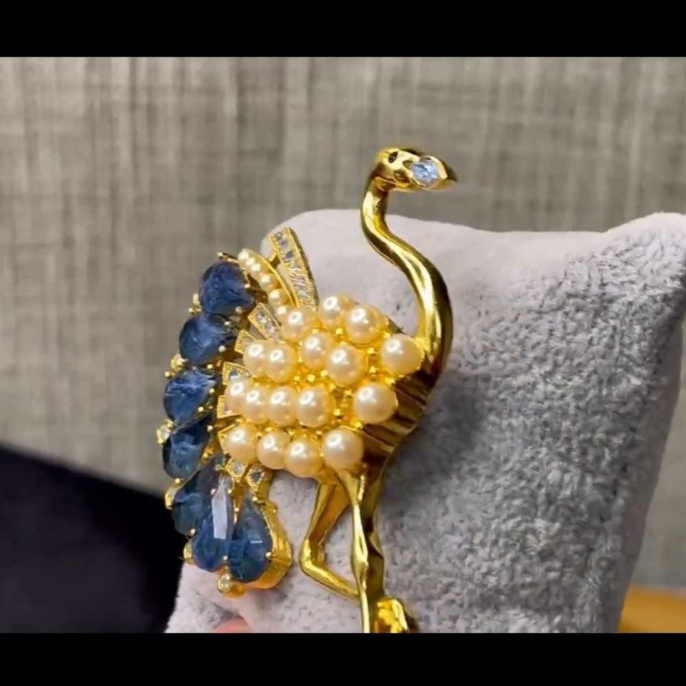 VTG RARE 1928 Elegant Gold and Blue Peacock Brooch - Picture 8 of 16